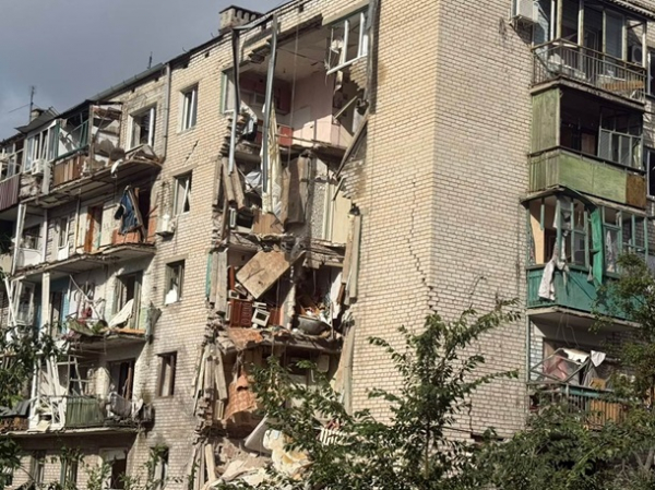 Росіяни атакували п'ятиповерхівку у Лимані
