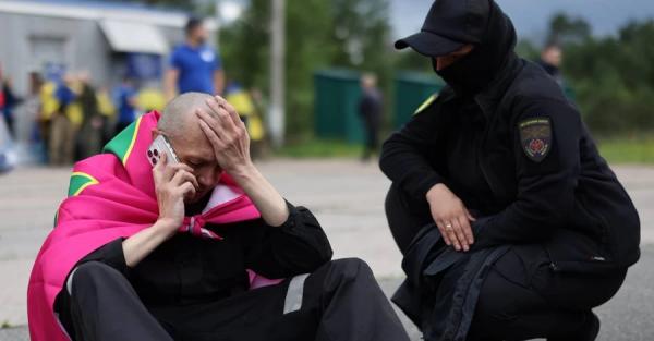 Прикордонник зумів зберегти в російському полоні "щасливі" шкарпетки з написом "ДПСУ" - Новини України