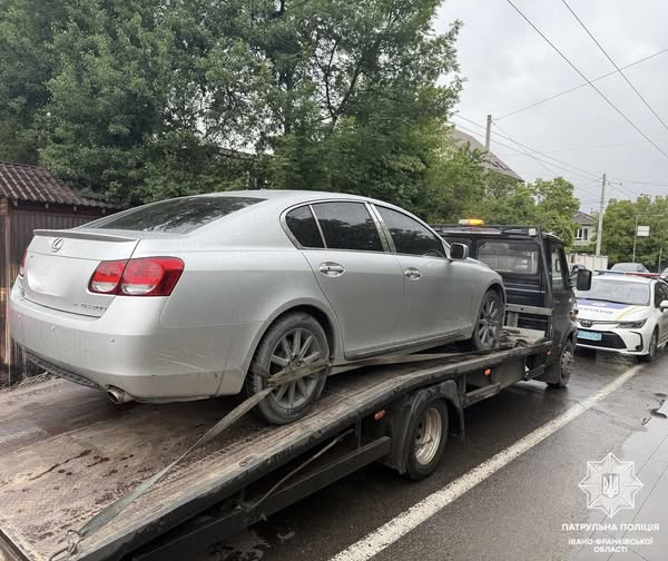 У Франківську затримали водія Lexus напідпитку й без посвідчення (ФОТОФАКТ)