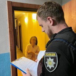 Поліція проводить обшуки вдома у Назарія Гусакова та його знайомих, яких він залучав до збору коштів - Новини України