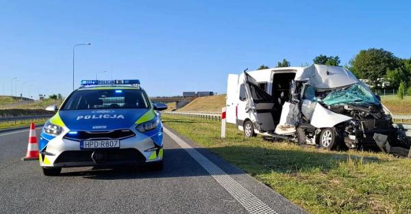 У Польщі мікроавтобус з українцями врізався в фуру, поранені четверо пасажирів - Новини України