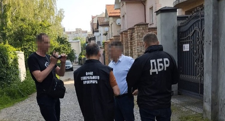 Ексначальника ДСНС Франківщини викрили на незаконній вирубці лісу на 7 млн грн – ДБР