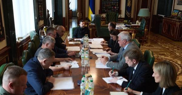 Україна на 100% синхронізує санкції з міжнародними партнерами, - президент - Новини України