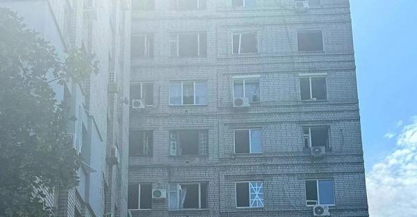 Росіяни вдарили ракетами по центру Дніпра - пошкоджені гуртожиток, гімназія, дитсадки, є загиблий - Новини України