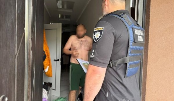 Поліція проводить обшуки вдома у Назарія Гусакова та його знайомих, яких він залучав до збору коштів - Новини України