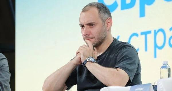 Слідчі ДБР прийшли з обшуком до ексміністра інфраструктури Кубракова - Новини України