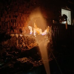 У Києві після російської атаки завалився під'їзд п'ятиповерхівки, під руїнами є люди  - Новини України