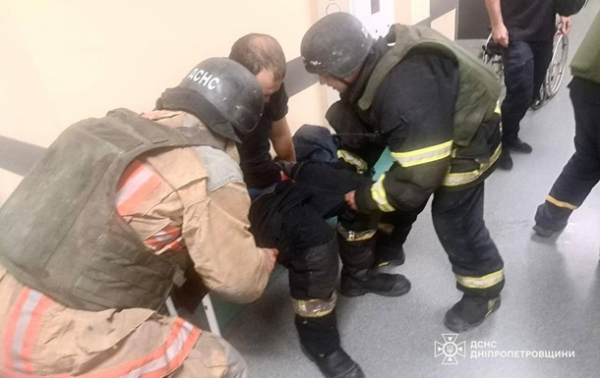 У Нікополі росіяни атакували рятувальників: п'ятеро постраждалих
