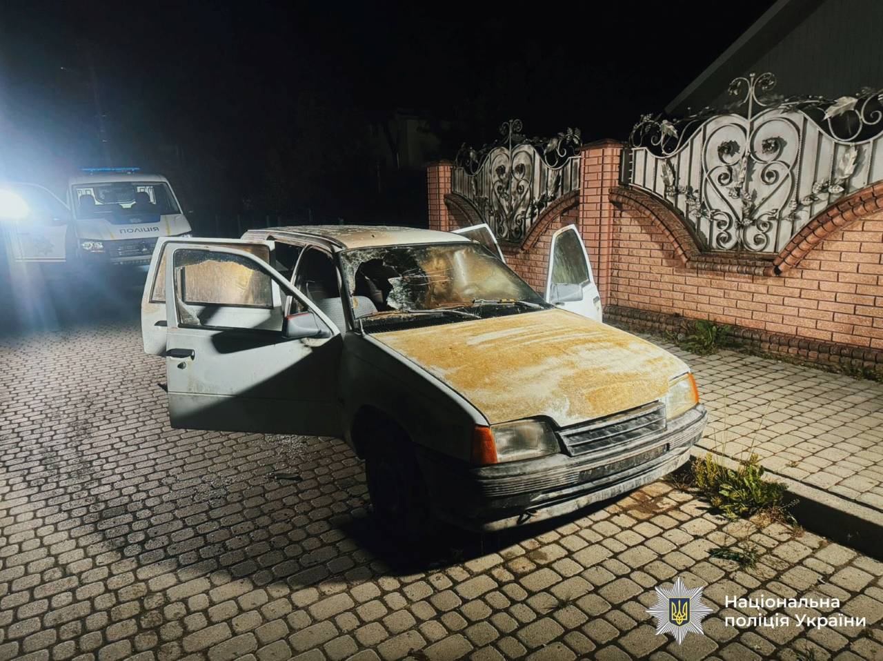У Надвірній серед міста підпалили автівку: палія затримали (ФОТО)