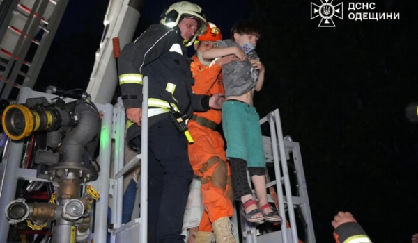 Росіяни вдарили по багатоповерхівці в Одесі, серед постраждалих діти - Новини України