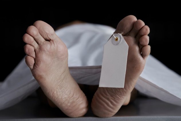У дворі на Коновальця знайшли тіло чоловіка: що відомо
