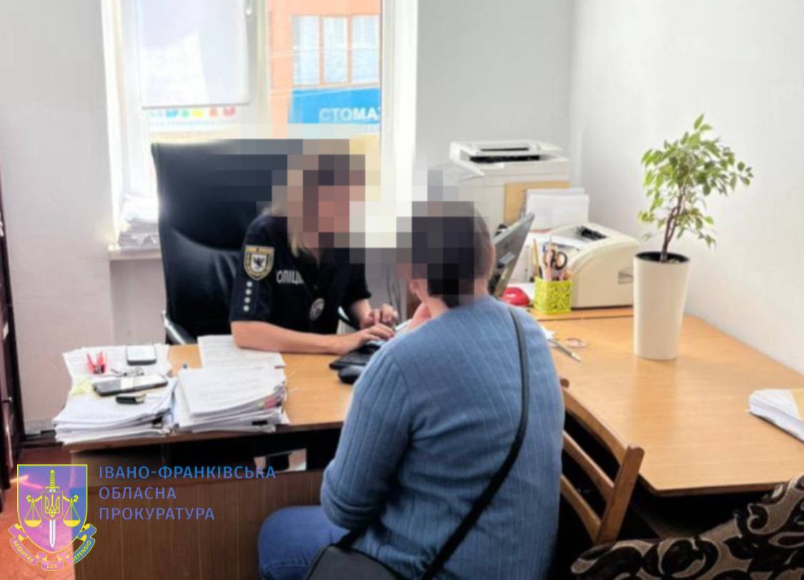 Романтичні стосунки та неіснуюча хвороба: прикарпатка видурила у військових понад 450 000 гривень (ФОТО)