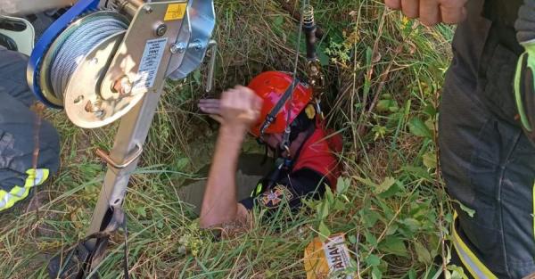 У Луцьку рятівники дістали з колекторного колодязю 14-річного хлопця - Новини України