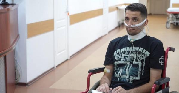 На Дніпропетровщині лікують бійця, якому росіяни після катувань перерізали горло і викинули у яму - Новини України