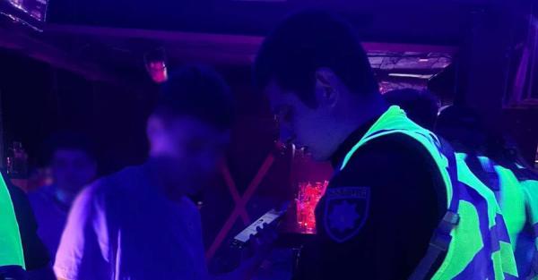 Учасників вечірки у київському гей-клубі в День жалоби доставили до ТЦК, - ЗМІ - Новини України