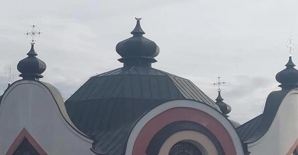 У Польщі зрізали хрест з української церкви, українське посольство вимагає дій - Новини України