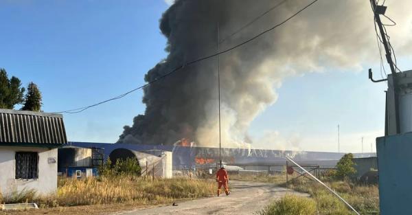 Склади Епіцентру загорілися на Київщині внаслідок дронового удару Росії - Новини України