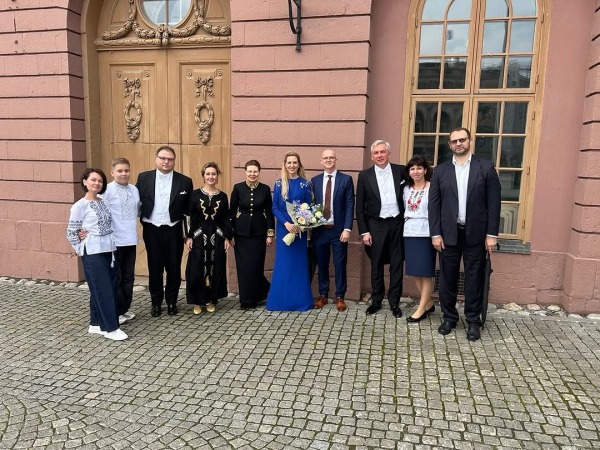 Посол України у Швеції Світлана Заліщук у сукні Poustovit зустрілася з королем Карлом XVI Густавом - Новини України