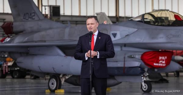 Навроцький дозволив іноземним військам залишатися в Польщі в рамках місії НАТО  - Новини України