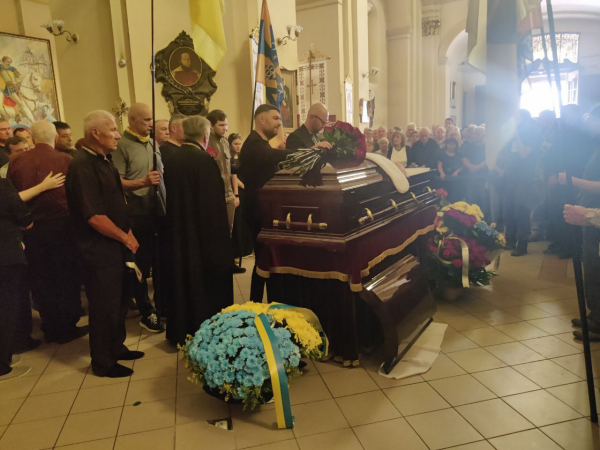 Попрощатися з Парубієм у Львові прийшли Порошенко, Луценко та Турчинов - Новини України