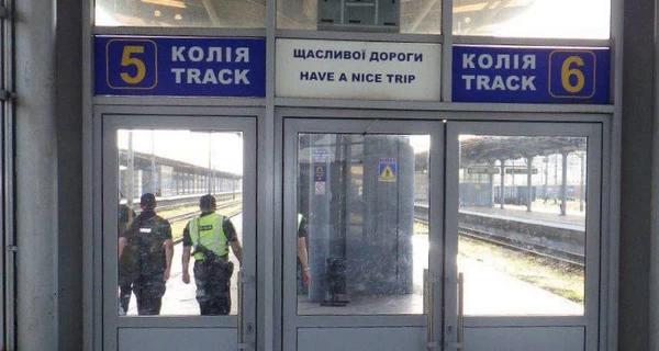 У Києві помер чоловік, який отримав удар струмом на даху електропоїзда - Новини України