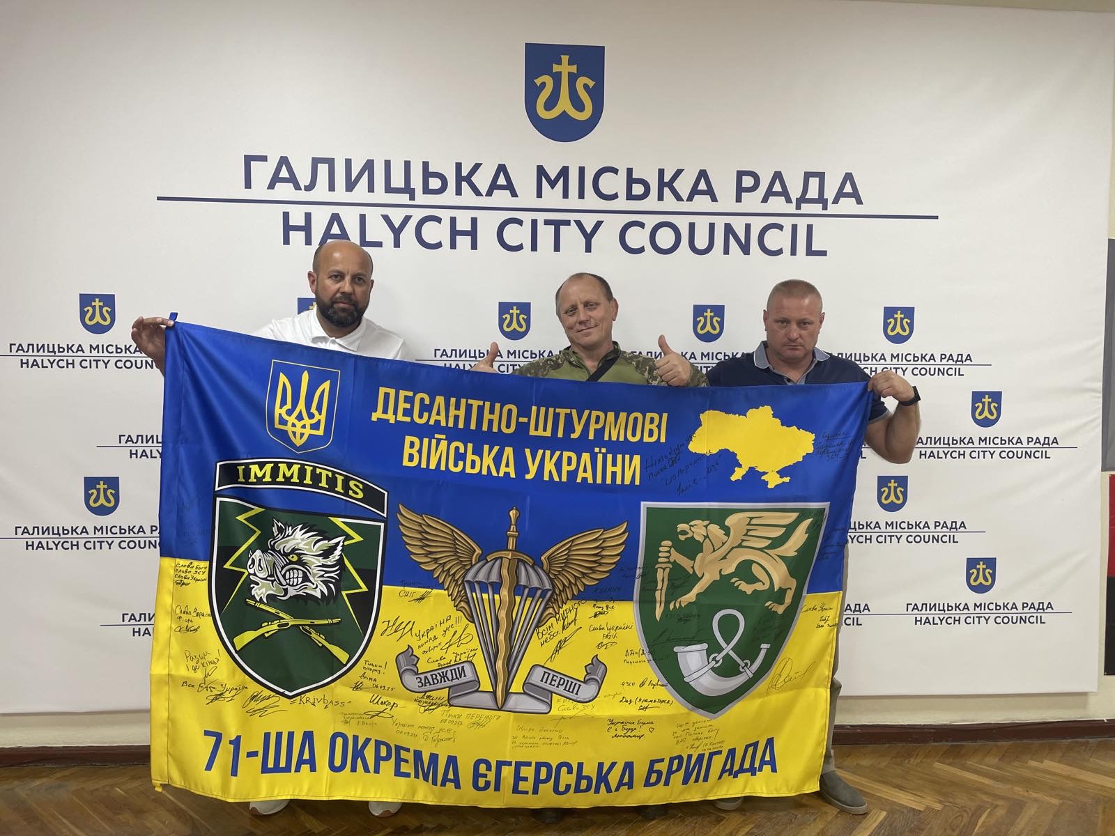 Фото без опису