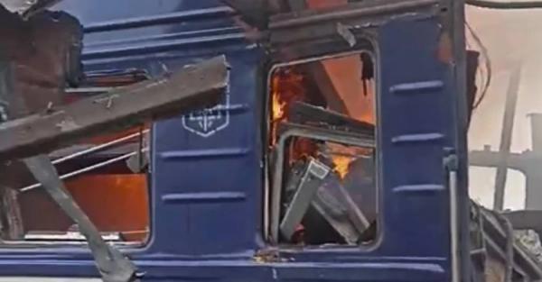 В Шостці росіяни вдарили по пасажирському потягу, поранено близько 30 людей - Новини України