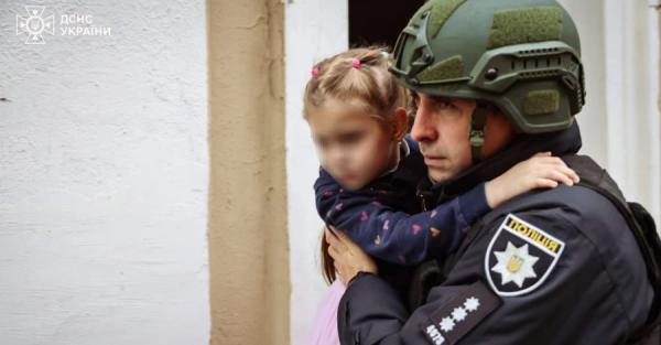 У Харкові кількість постраждалих внаслідок удару по дитсадку зросла до 10, серед них п'ятирічна дівчинка  - Новини України