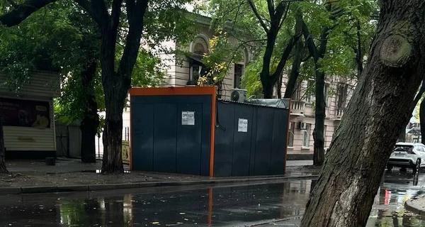 Одесу знову затопило – дерева падають, а вулиці йдуть під воду - Новини України