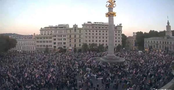 У Тбілісі масові протести, активісти увірвалися у двір президентського палацу - Новини України