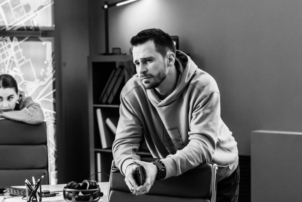 Що читають зірки: улюблені книги Песик, Осадчої, Астаф’євої, Ступки, Мартинюка - Новини України Що читають зірки: улюблені книги Песик, Осадчої, Астаф’євої, Ступки, Мартинюка - Новини України