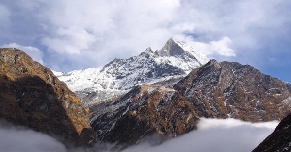 Сім альпіністів загинули внаслідок сходження лавини в Непалі - Новини України