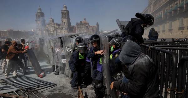 У Мексиці внаслідок протестів через вбивство мера постраждали 120 людей - Новини України У Мексиці внаслідок протестів через вбивство мера постраждали 120 людей - Новини України