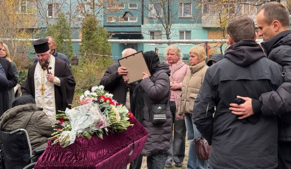 У Дніпрі попрощалися із подружжям, яке загинуло внаслідок російського удару 8 листопада - Новини України У Дніпрі попрощалися із подружжям, яке загинуло внаслідок російського удару 8 листопада - Новини України