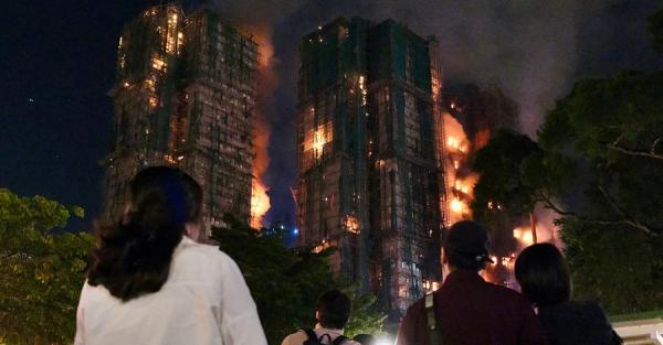 У Гонконгу пожежа охопила житловий квартал, загинули щонайменше 13 людей - Новини України У Гонконгу пожежа охопила житловий квартал, загинули щонайменше 13 людей - Новини України