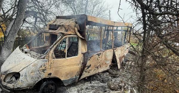 Російські дрони на Донеччині атакували маршрутку та велосипедиста - є загиблий, 5 поранених - Новини України Російські дрони на Донеччині атакували маршрутку та велосипедиста - є загиблий, 5 поранених - Новини України