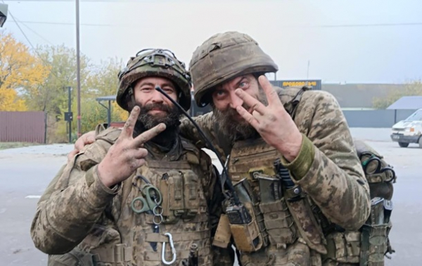 Понад 160 діб утримували позицію: Зеленський нагородив двох воїнів Понад 160 діб утримували позицію: Зеленський нагородив двох воїнів