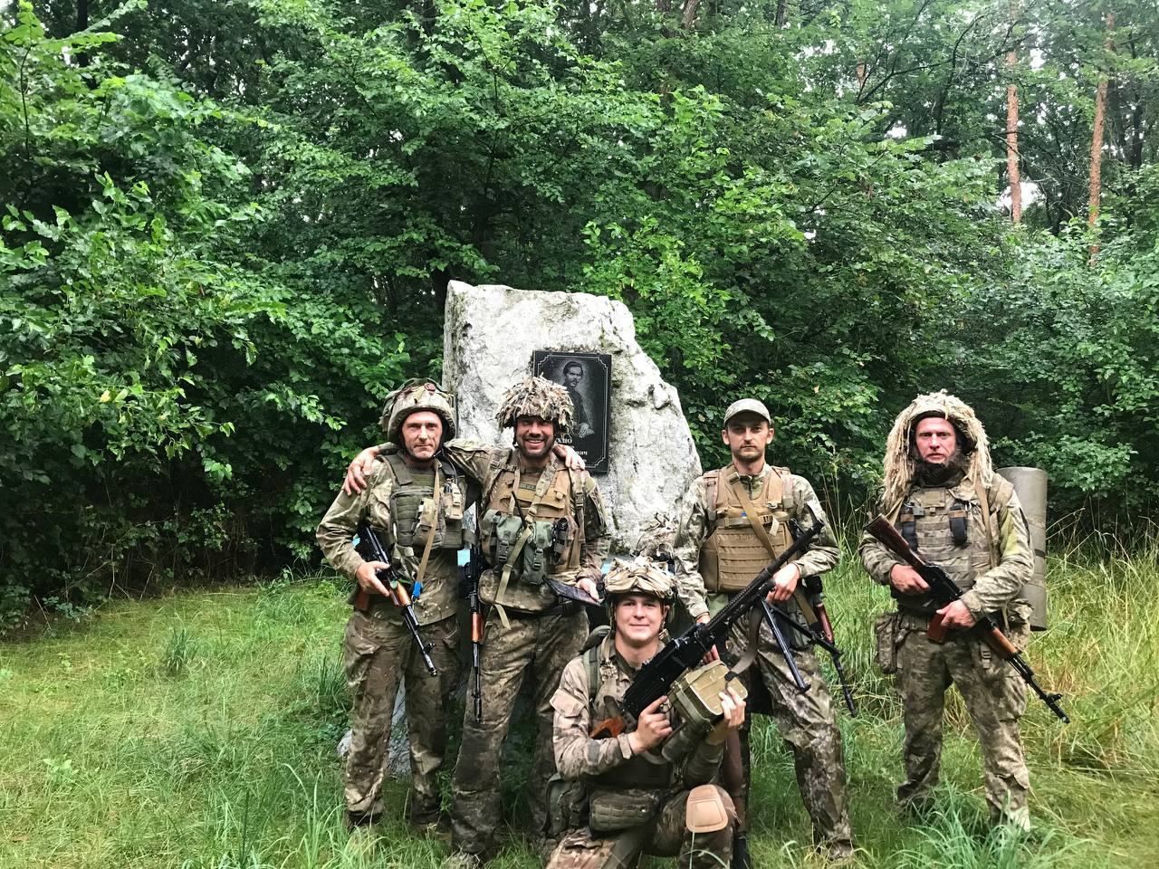 Олег з побратимами