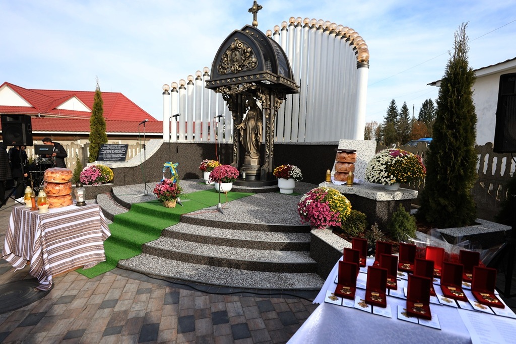 фото: освячення; вручення нагород