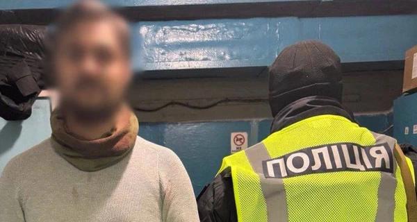 У Київському метро чоловік вчинив бійку та поранив ножем двох пасажирів  - Новини України