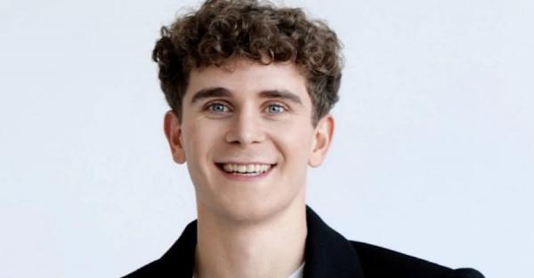 Скандально відомий блогер Артур Бабіч отримав російський паспорт - Новини України Скандально відомий блогер Артур Бабіч отримав російський паспорт - Новини України