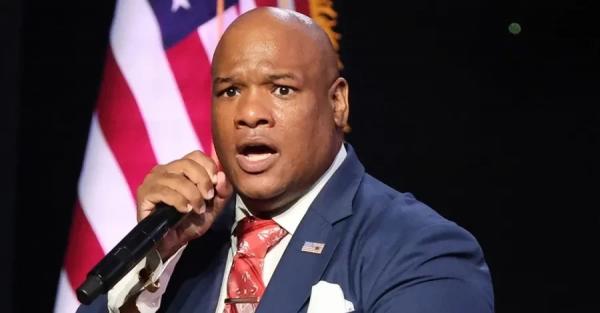 Наближений до Трампа пастор Бернс висловився про корупцію в Україні та жінку-президента - Новини України Наближений до Трампа пастор Бернс висловився про корупцію в Україні та жінку-президента - Новини України