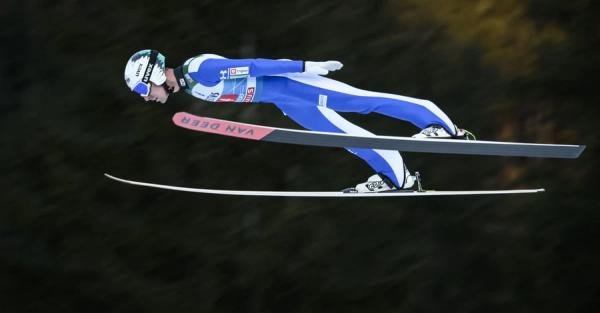 Олімпійського стрибуна дискваліфікували на Турне чотирьох трамплінів через закороткий костюм - Новини України