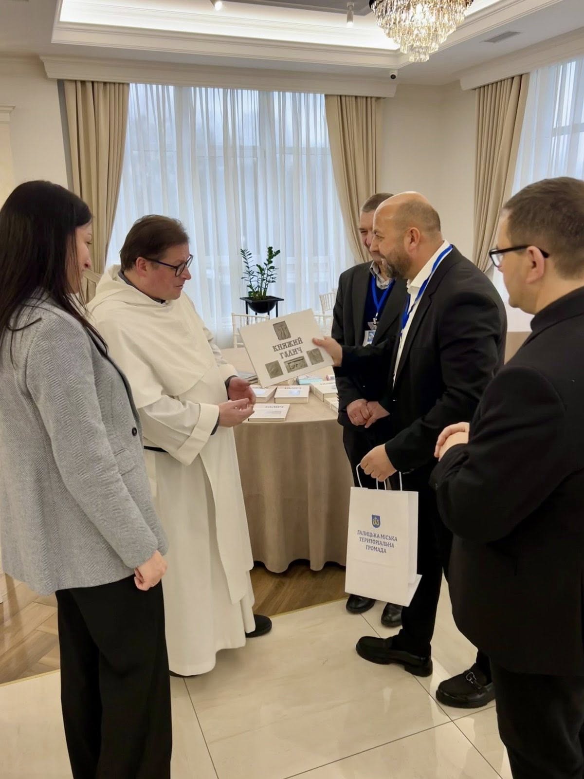 Фото без опису