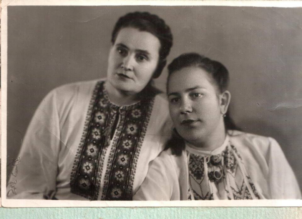 Рятівниця старовинних вишиванок із Бахмута: Моя колекція &mdash; це теж зброя - Новини України