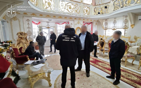 Царські хороми: обшуки у депутата на Закарпатті