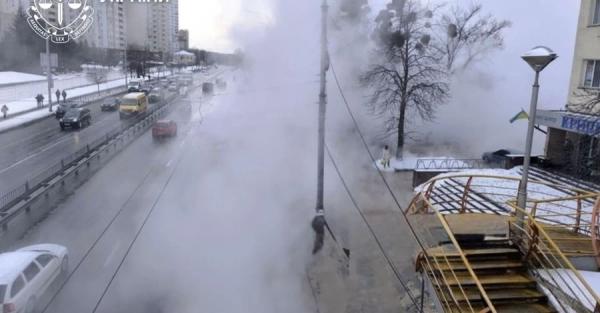 У Києві 16-річна дівчина впала в яму з окропом та отримала 73% опіків тіла - Новини України