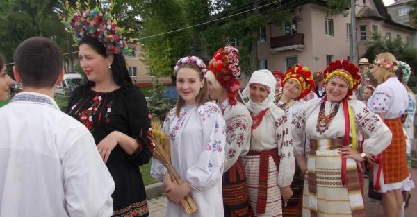 Рятівниця старовинних вишиванок із Бахмута: Моя колекція &mdash; це теж зброя - Новини України