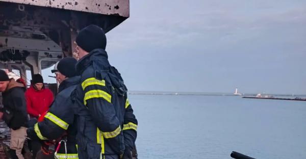 Росія атакувала два цивільні судна в українських портах, є поранений  - Новини України