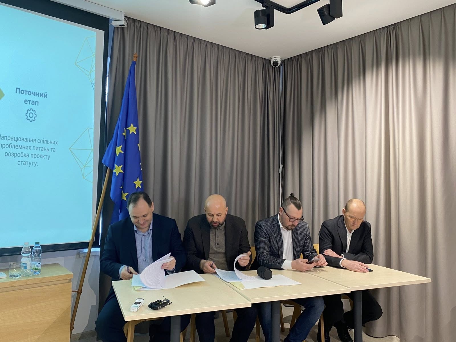 Фото без опису